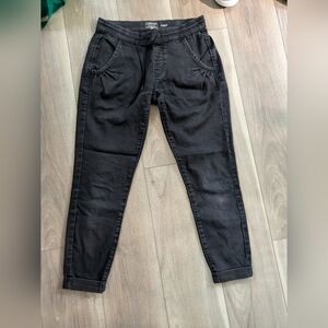 Levis Women's Cropped Stretch Joggers